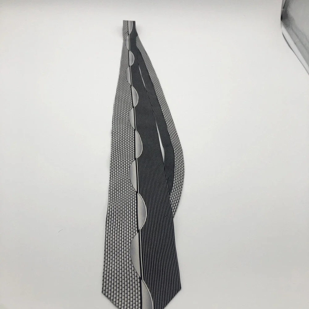 Mens 100% Silk Tie Handmade Korea Gray Silver Black‎ Dry Clean Only Wavy Pattern